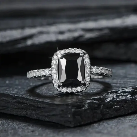 New Women’s 925 Silver Beautiful Sapphire Ring - Picture 2 of 4